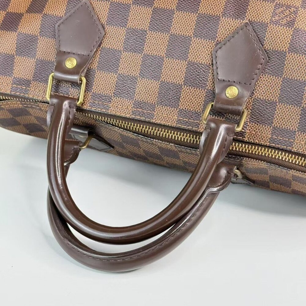 Louis Vuitton Damier Ebene Speedy 30 Bag with Classic Checkerboard Design - Picture 7 of 9